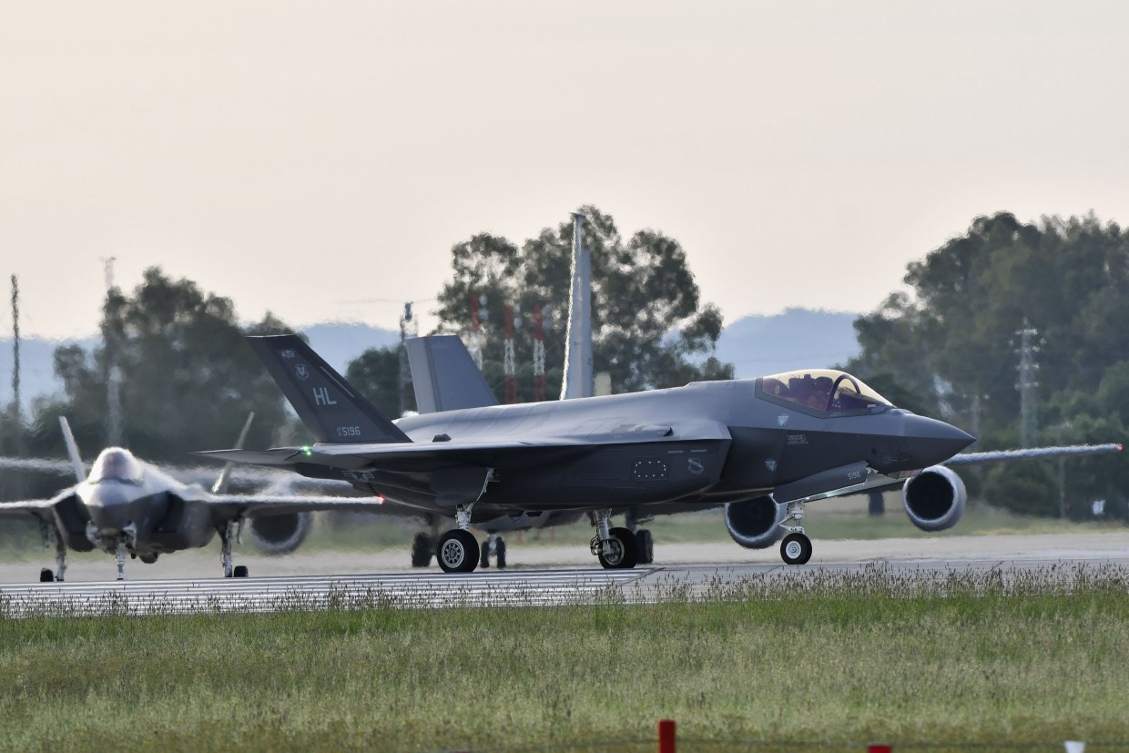 US Air Force Lockheed Martin F-35A Lightning II Joint Strike Fighters and their supporting Boeing KC-135 Stratotanker transit through Spain en route to their first Middle East deployment. (William Jardim)