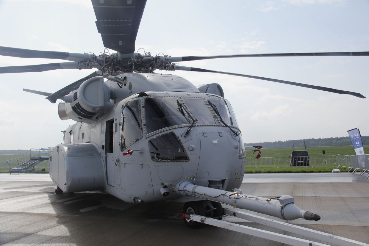 NAVAIR is seeking an alternate parts supplier for the CH-53K’s main gearbox to mitigate risks to the programme. (IHS Markit/Gareth Jennings)