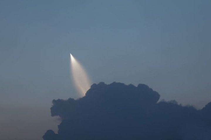 An image published on Chinese social media showing what may be the country’s next-generation SLBM, the JL-3, in flight following a test-firing on 2 June. (Via Weibo)