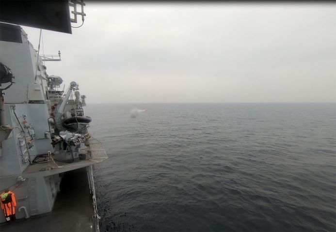 
        A Martlet missile being fired from a five-canister LMM/Martlet pannier co-mounted with the MSI-Defence Systems 30 mm DS30M Mark 2 gun on the RN Type 23 frigate HMS
        Sutherland
        at a fast moving FIAC-representative speedboat off the MOD Aberporth Range.
       (Thales)