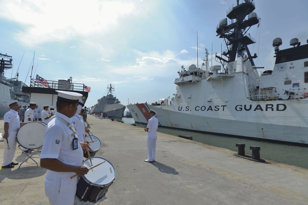 
        USCGC
        Stratton
        arriving in Lumut for the ‘2019 Maritime Training Activity (MTA) Malaysia’.
       (US Navy)