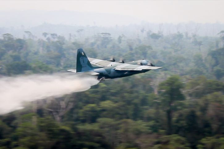 The FAB on 24 August used two C-130s featuring the MAFFS to fight fires that have spread in the Brazilian Amazon. (Brazilian Air Force)