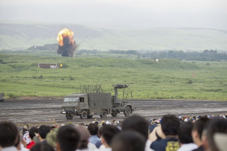 The JGSDF displayed another element of its NEWS road-mobile EWsystem at the ‘Fuji Firepower 2019’ exercise. The element seen here is designed to cover the VHF frequency band. (JGSDF)