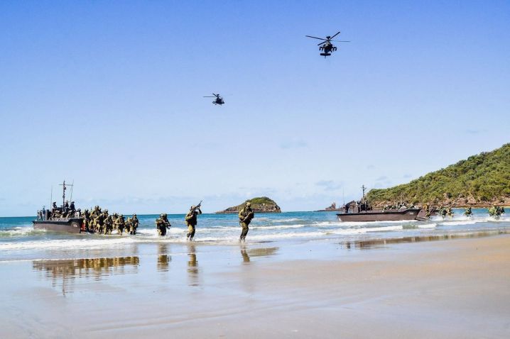 SAF and ADF personnel participating in a bilateral ship-to-shore mission during ‘Exercise Trident’ in SWBTA in Queensland, Australia. (MINDEF )