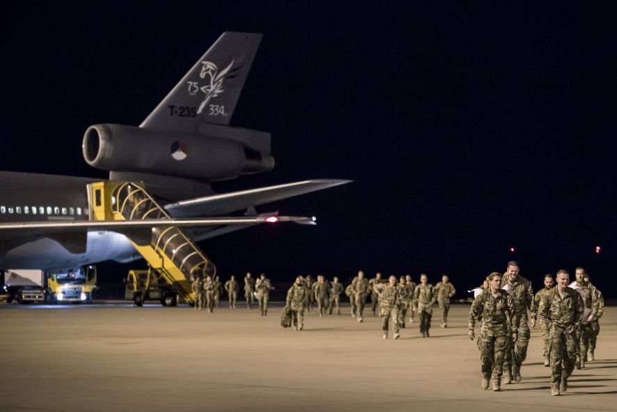 Dutch troops withdrawn from Afghanistan and Iraq arriving at Eindhoven airbase. (Dutch MoD)