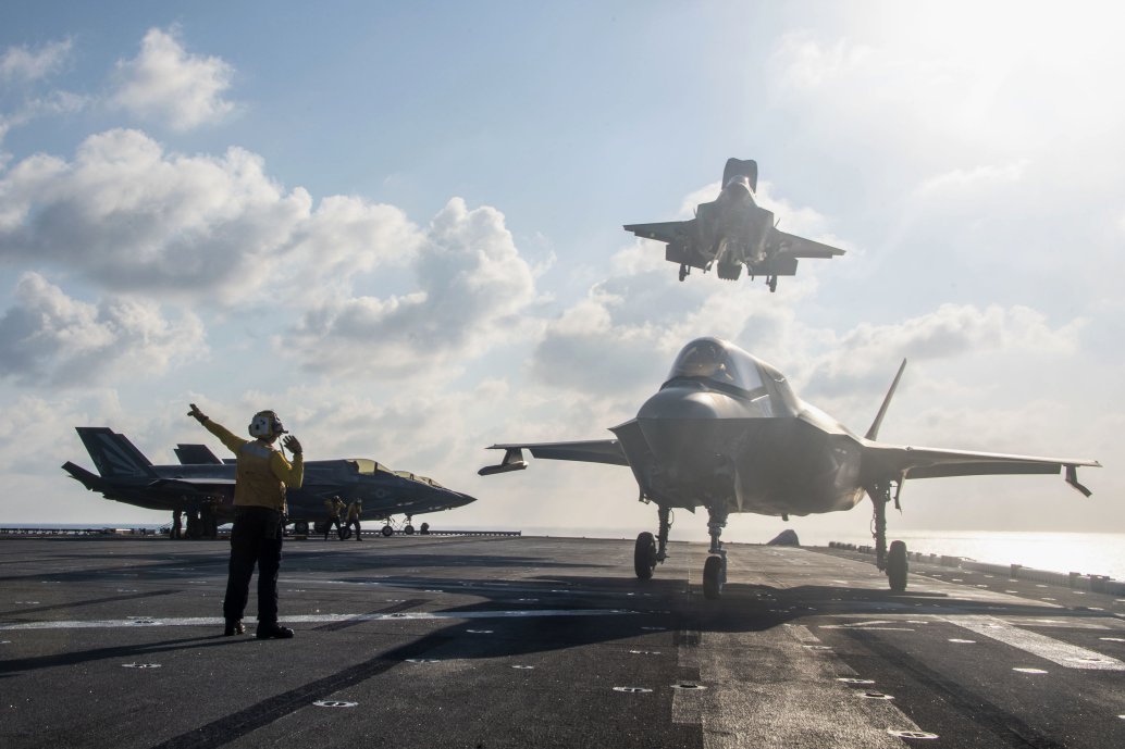 A F-35B assigned to the 31st Marine Expeditionary Unit, Marine Medium Tiltrotor (VMM) 265 (Reinforced), lands on the flight deck of amphibious assault ship USS America (LHA 6) on 19 April 2020. The Pentagon is expecting a three-month slowdown in major acquisition programmes due to Covid-19. The F-35 programme is a major acquisition programme. (US Navy)